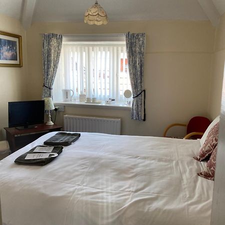 Hq Pencadlys Hotel Prestatyn Kültér fotó